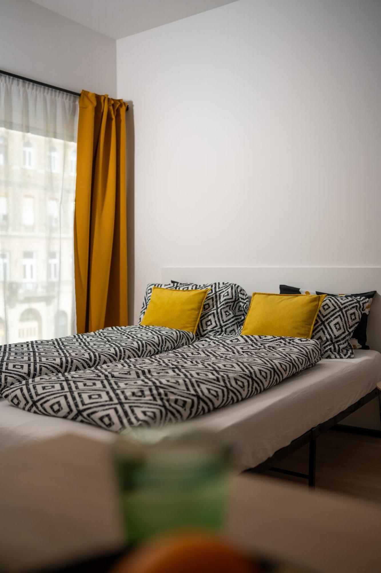 Apartament F5 *